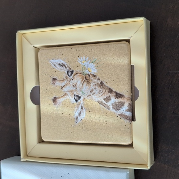 New Wrendale designs by Hannah Dale giraffe compact mirror - Picture 2 of 4